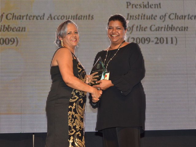 Betty Brathwaite Accepts ICAC Recognition Award